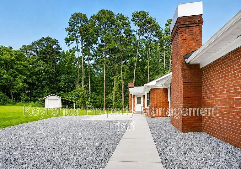 5108 Lakeshore Ct — Photo 9