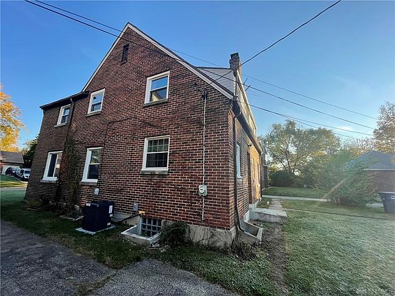 3rd image of 1450 Earlham Dr