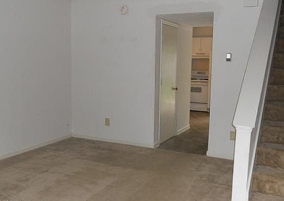 2nd image of 507 Stinson Dr #13H
