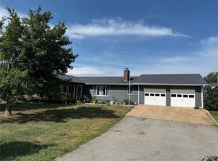 24253 Parade Dr, Lebanon, MO 65536
