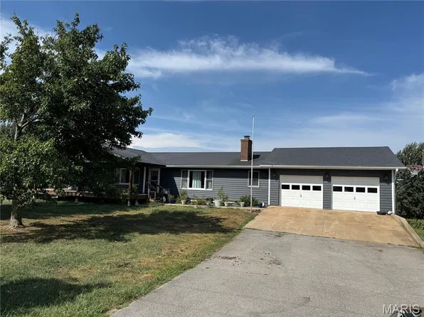 24253 Parade Dr, Lebanon, MO 65536