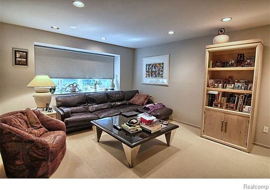 4th image of 4656 Maura Ln