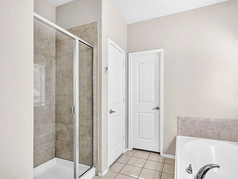 9813 Moccasin Creek Ln — Photo 13