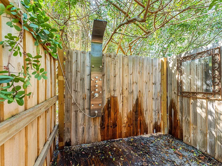 1365 Pineapple Ave — Photo 21