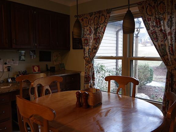 Eat-in kitchen 