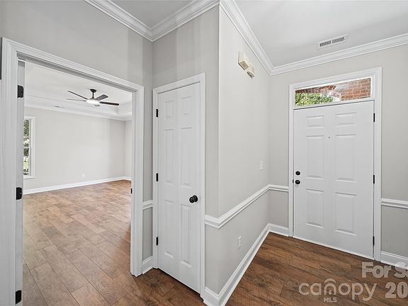 3rd image of 3741 Oak View Ct