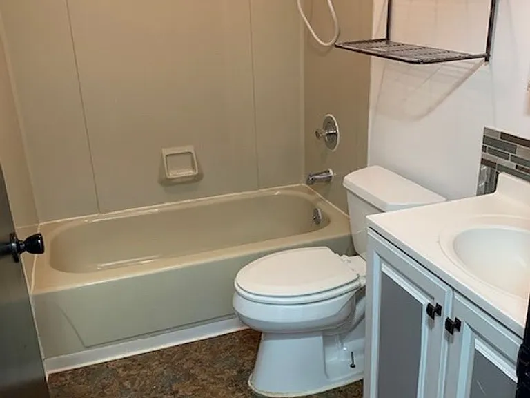 4770 Glasgow Dr — Photo 11