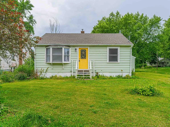 202 N Peoria St, New Holland, IL 62671