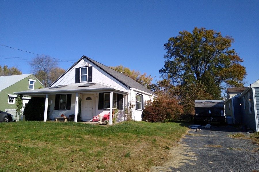 2nd image of 4831 Greenwood St