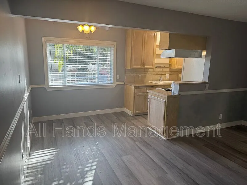 2 bed, 1.0 bath, 850 sqft, $2,295 — Photo 3