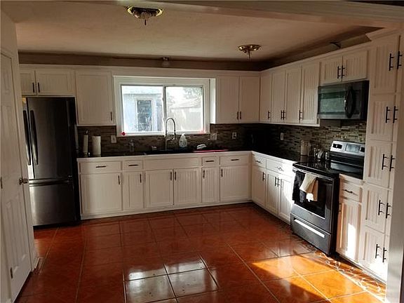 3rd image of 2625 Lexington Dr