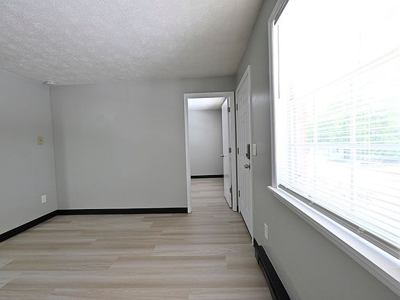 4th image of 26 Sunnyslope Dr #26M
