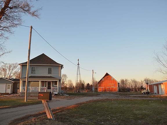 Barn and 2800 sq ft shed