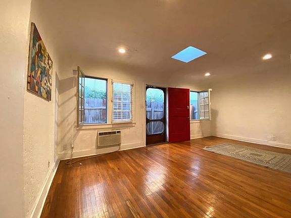 4th image of 6107 Saturn St #B