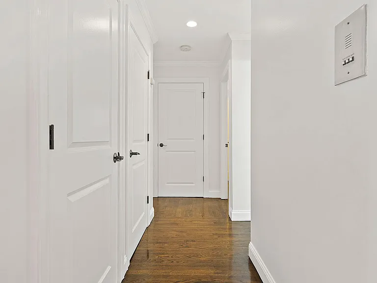 71 Oxford Ave #3 — Photo 9
