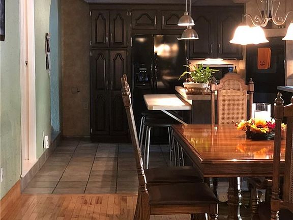 3rd image of 33 Teakwood Dr
