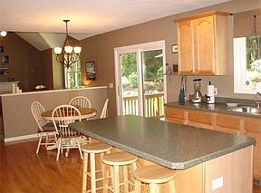 5th image of 101 Lincoln Cir
