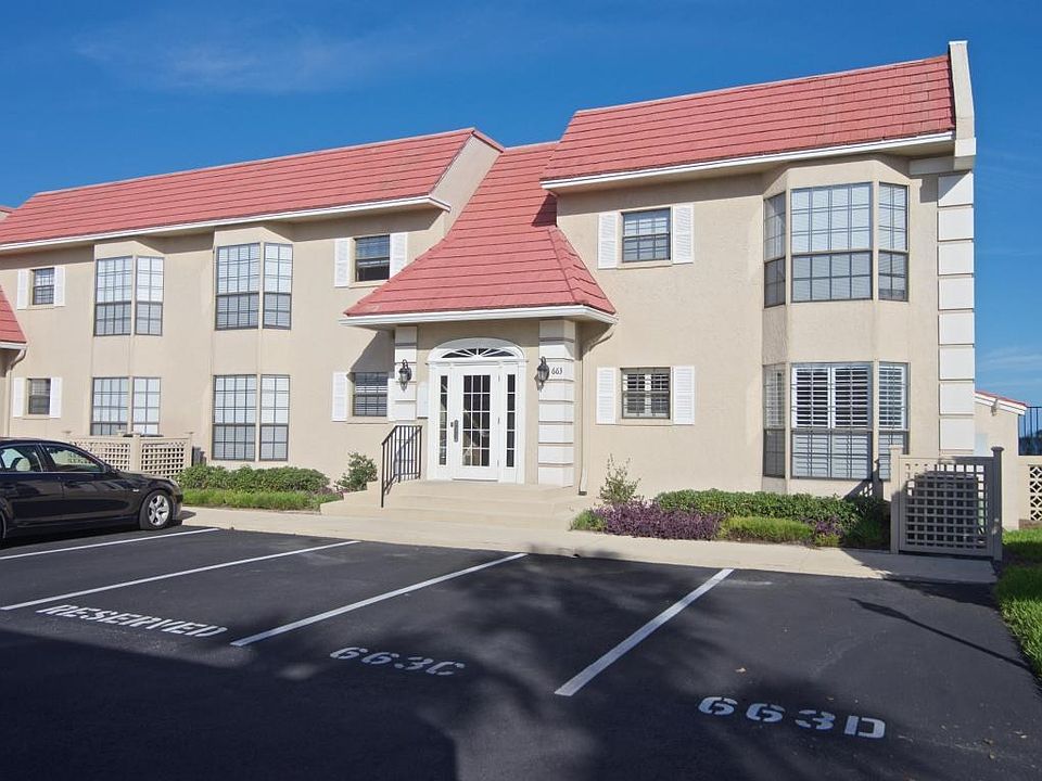 Front of Condo 1