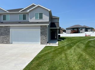 5086 W Hillsboro Dr, Lincoln, NE 68528