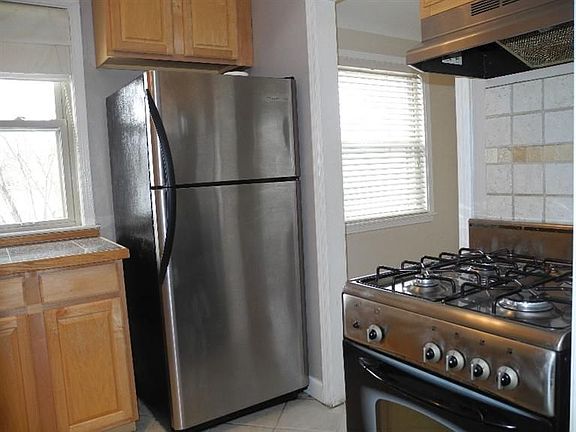 3rd image of 2631 Whitewood St