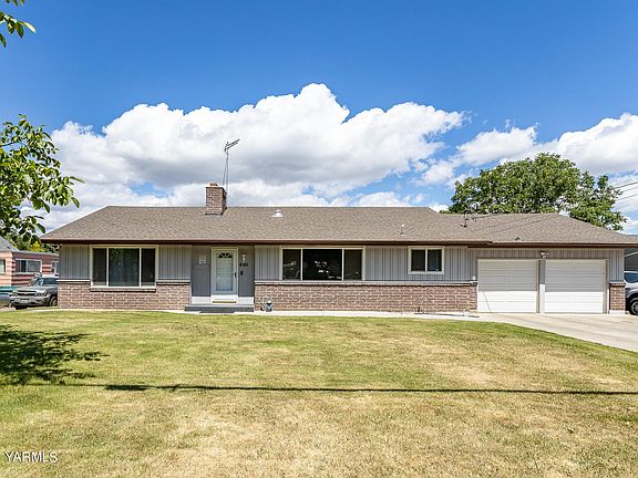 4101 Englewood Ave Yakima Wa 98908 Mls 21 1208 Zillow