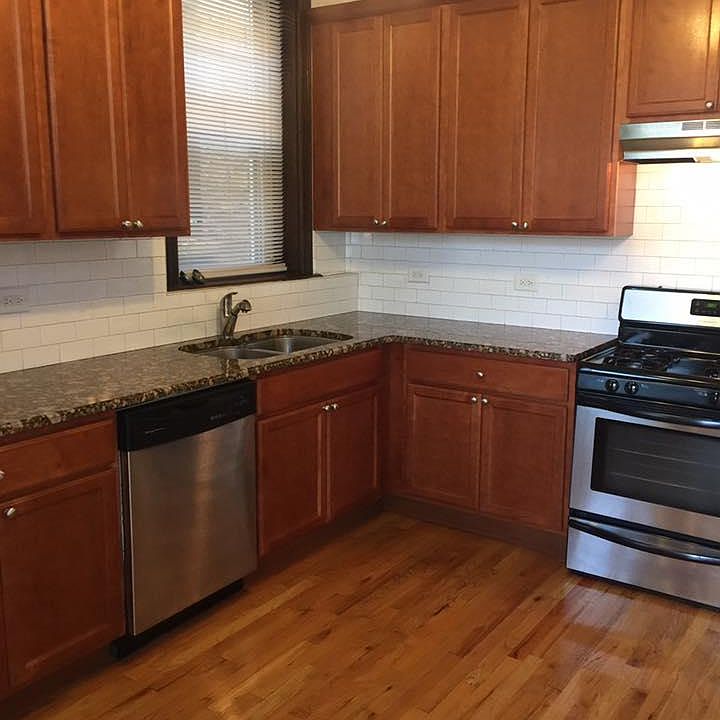 1st image of 855 W Wellington Ave