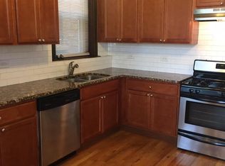 855 W Wellington Ave, Chicago, IL 60657