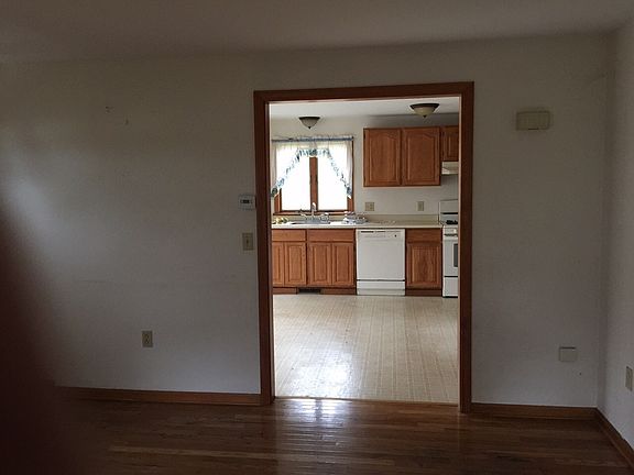 3rd image of 177 Washington St #Townhouse