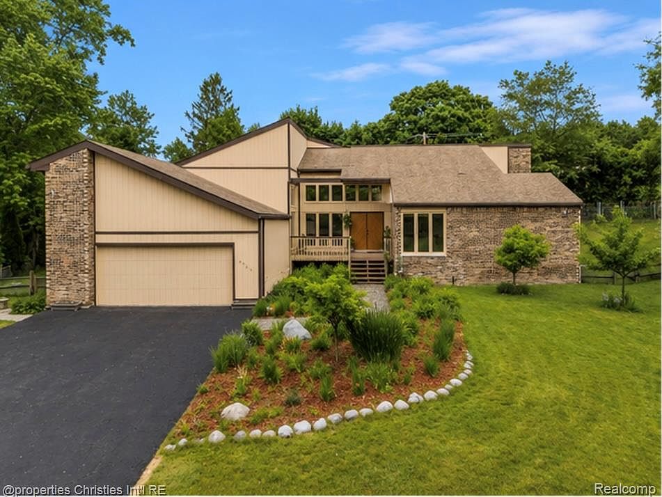 1st image of 4566 Walden Dr