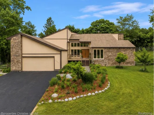 4566 Walden Dr, Bloomfield Hills, MI 48301