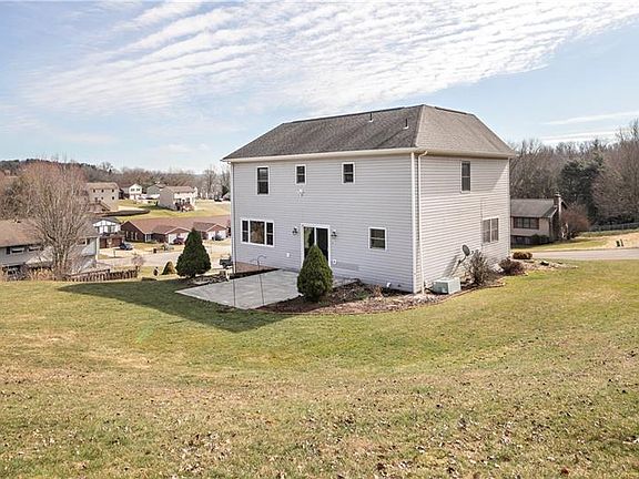 3rd image of 7 Danbury Dr