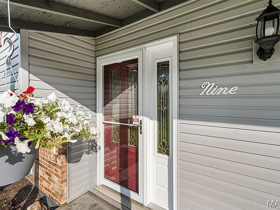 5th image of 9 Linda Ln