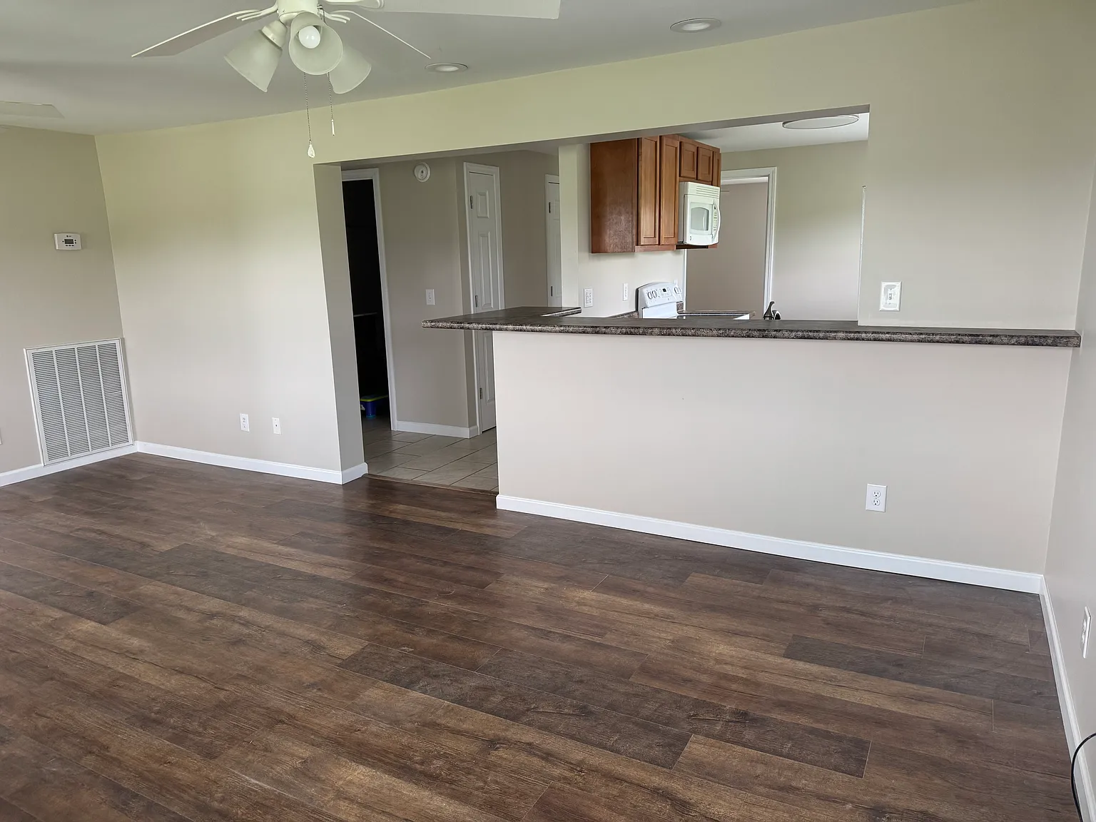 3 bed, 2000 sqft, $1,500 — Photo 3