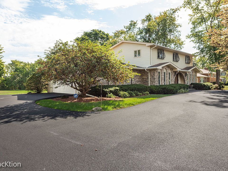 23061 N Apple Hill Ln, Prairie View, IL 60069 | Zillow
