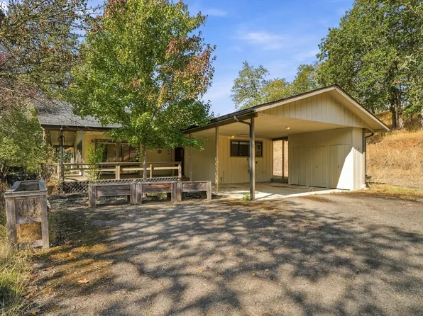 120 Fox Ln, Roseburg, OR 97471
