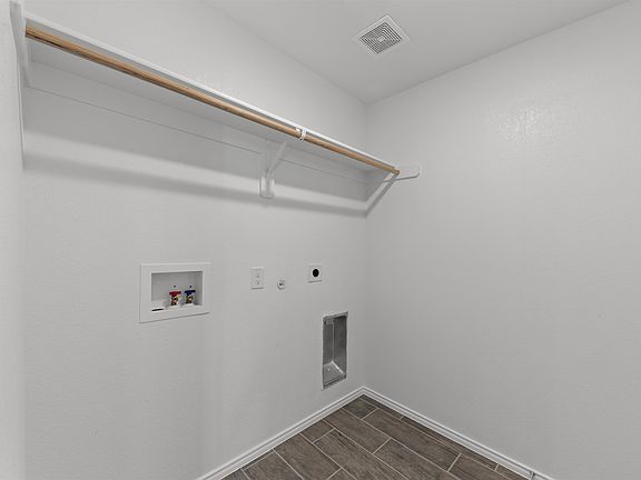 5th image of 4732 Sassafras Dr