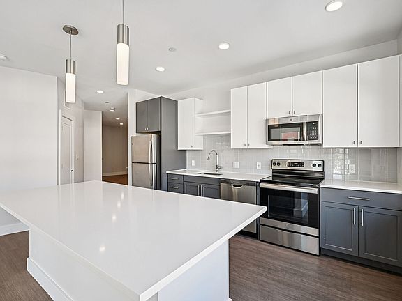 4th image of 104 Washington St #305