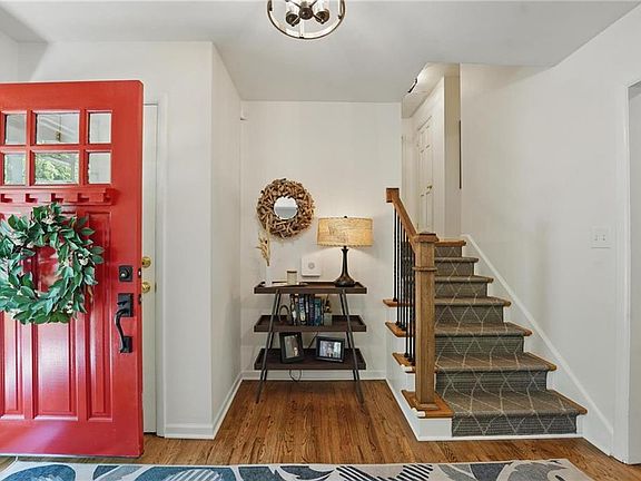 3rd image of 5624 W 82nd St