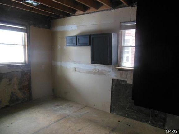 5th image of 4504 Holly Ave