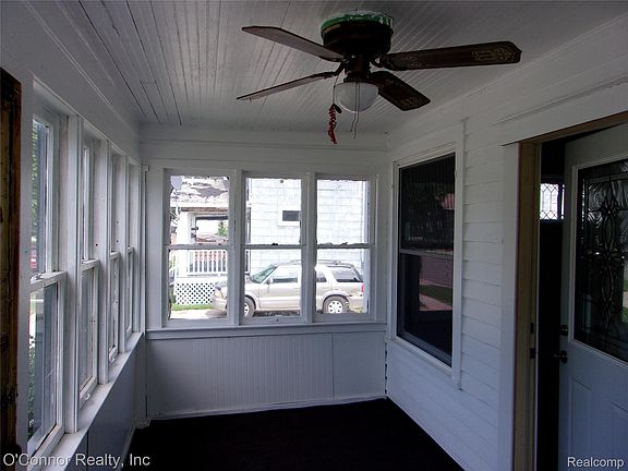 2nd image of 1324 Wells St
