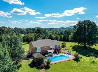 1471 Cape Hickory Rd, Hickory, NC 28601