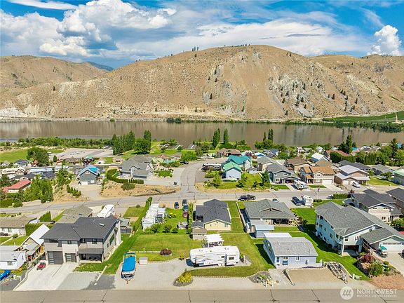 3rd image of 501 W Entiat Dr