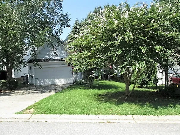 Wonderful 3br/2.5ba home in Holly Springs, fenced yard, bonus room, Available Now! — Photo 2