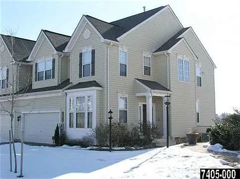3826 Kings Ln photo 1