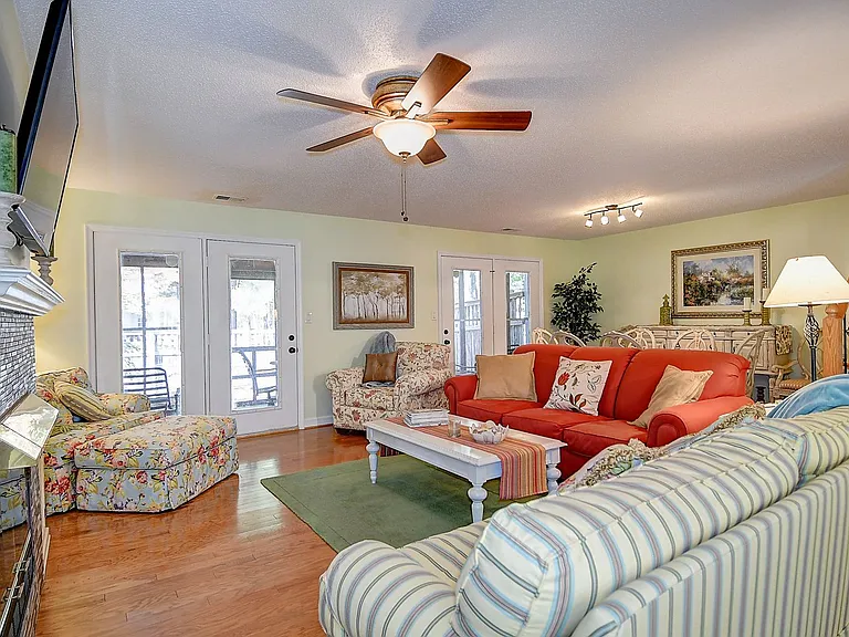 306 Esplanade Pl — Photo 4