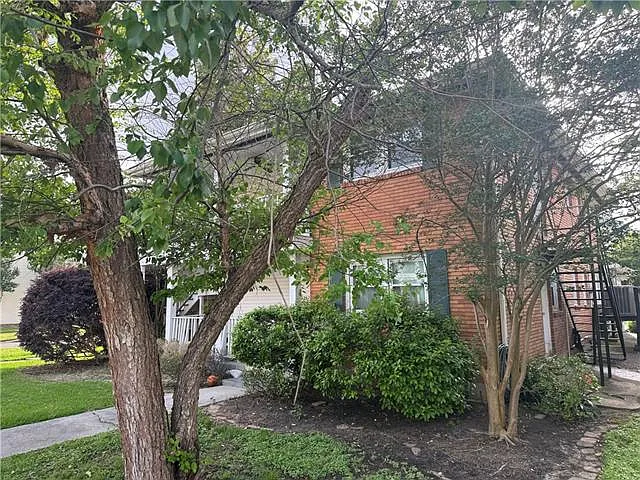 3 bed, 2.0 bath, 1525 sqft, $2,000 — Photo 1