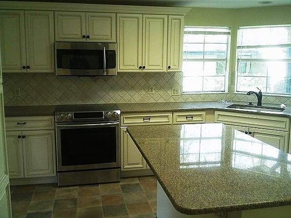 5th image of 25 Horseshoe Falls Dr