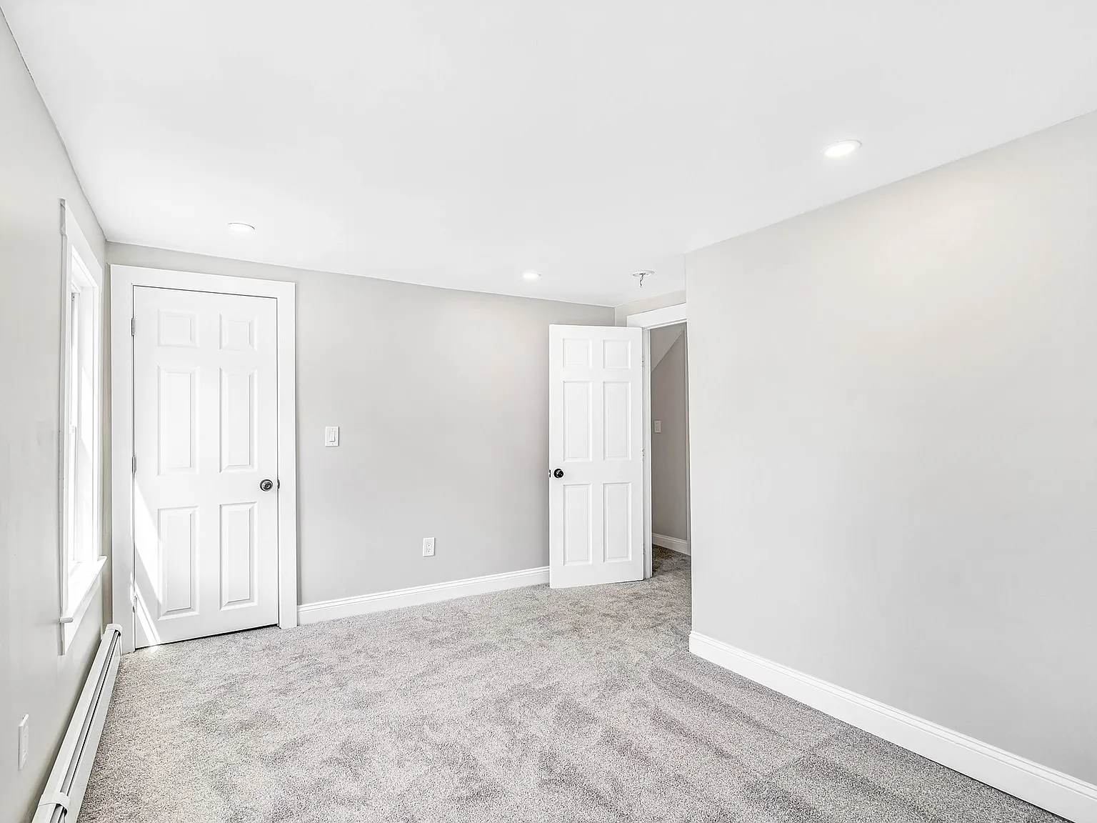 3 bed, 1400 sqft, $3,200 — Photo 2
