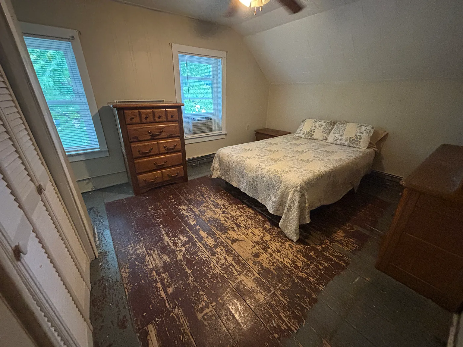 3 bed, 1.5 bath, 1600 sqft, $800 — Photo 2