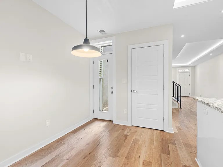 335 S Chester St — Photo 6